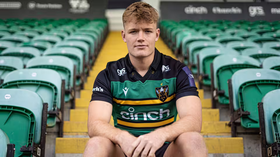 Fin Smith in England kit